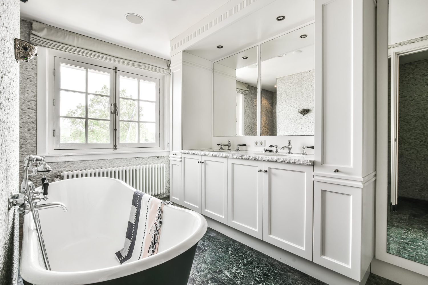 Beautiful bathroom with a big bathtub and white walls